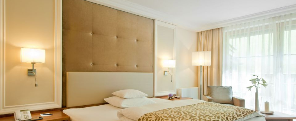 Single room with king-size bed