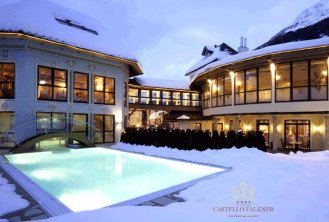 Castello Falkner Chalets and Residence