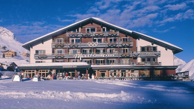 Deluxe Hotel and Chalet Montana