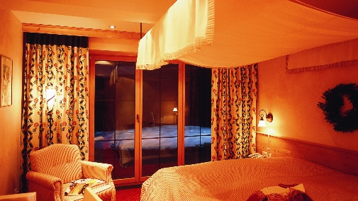 Deluxe Hotel and Chalet Montana