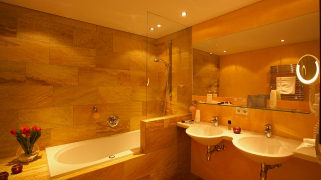 Deluxe Hotel and Chalet Montana