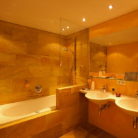 Deluxe Hotel and Chalet Montana