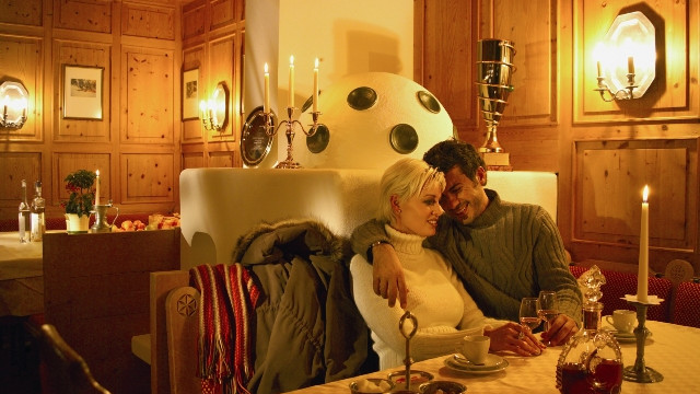 Deluxe Hotel and Chalet Montana